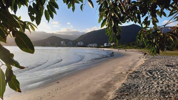Frio afasta banhistas, esvazia praias, mas impulsiona busca por novos atrativos no litoral norte