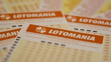A imagem mostra vários volantes da Lotomania, sorteio da Caixa Econômica Federal