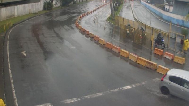 Maré forte causa lentidão na balsa Santos-Guarujá no domingo (10)