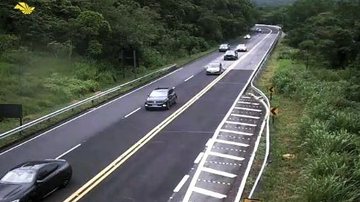 Pistas totalmente livres na rodovia Mogi-Bertioga nesta tarde de segunda (11)
