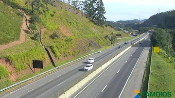 Rodovia dos Tamoios apresenta trânsito livre e céu nublado nesta sexta (8)