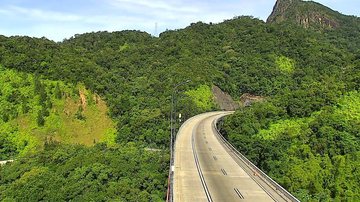 Rodovia dos Tamoios flui sem pontos de lentidão nesta tarde de quarta (13)