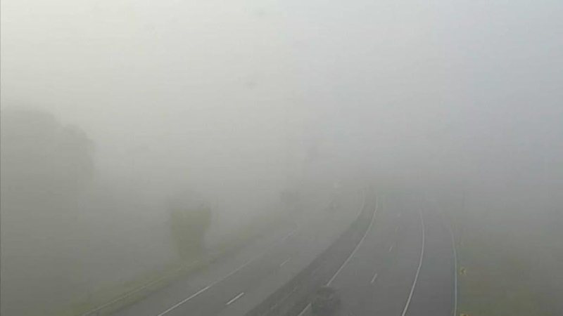 Rodovia dos Tamoios registra neblina e garoa na manhã desta segunda (18)