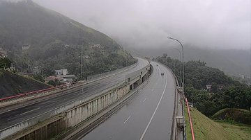 Rodovia dos Tamoios segue com neblina neste fim de tarde de sexta (22)