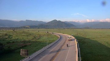 Rodovia dos Tamoios sem trânsito nesta manhã de quinta (14)