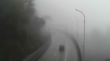 Rodovia dos Tamoios tem neblina nesta tarde de sexta (22)