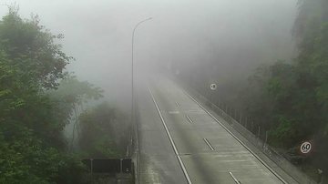 Rodovia dos Tamoios tem pontos de neblina neste fim de tarde de segunda (25)