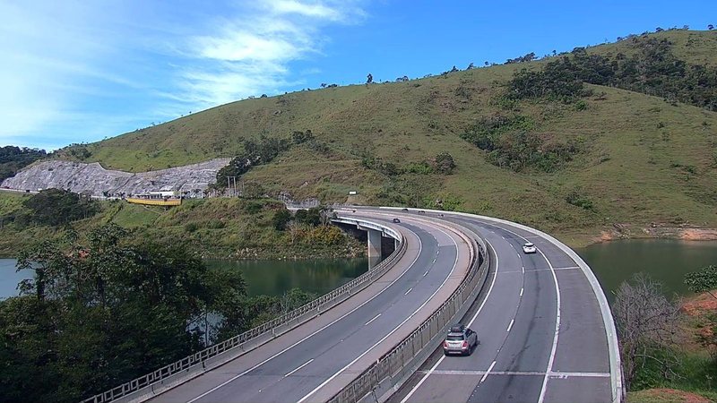 Rodovia dos Tamoios tem tráfego livre e obras no início da tarde de segunda (11)