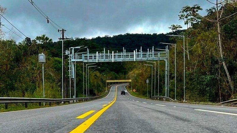 Rodovia Mogi-Bertioga apresenta tráfego livre na manhã desta sexta-feira (8)