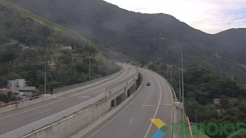 Rodovia dos Tamoios opera sem congestionamentos neste sábado (9)