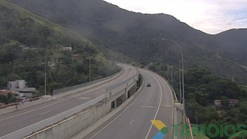 Rodovia dos Tamoios opera sem congestionamentos neste sábado (9)