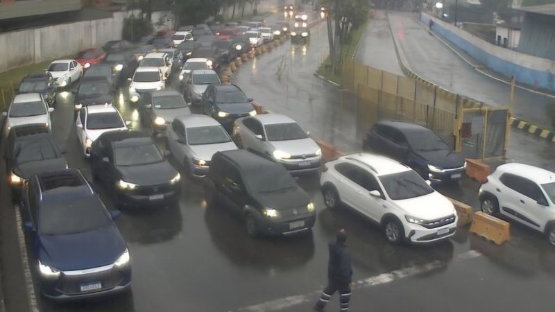 Travessia Santos-Guarujá mantém operação com seis balsas neste domingo (10)