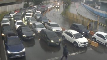 Travessia Santos-Guarujá mantém operação com seis balsas neste domingo (10)