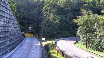 Sol e pista livre garantem viagem rápida na rodovia dos Tamoios, na tarde desta sexta (8)