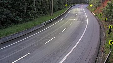 Tráfego flui normalmente em toda a rodovia dos Tamoios na manhã de sábado (16)