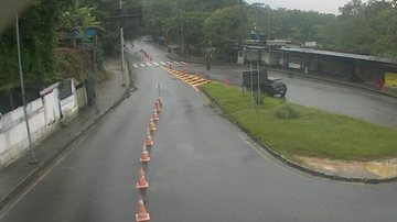 Travessia Bertioga-Guarujá enfrenta espera de 40 minutos sob chuva nesta tarde (22)