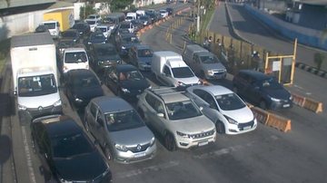 Veja o tempo de espera na travessia entre Santos e Guarujá na tarde desta quinta (7)