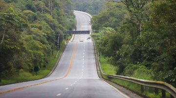 Viagem sem retenções na rodovia Mogi-Bertioga neste início de sábado (16)