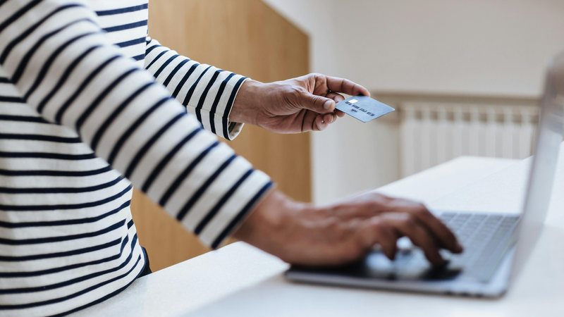 Vilão ou aliado? Assessora de investimentos esclarece como usar o cartão de crédito
