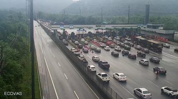 Volta do feriado trava rodovias e soma 56 km de congestionamento