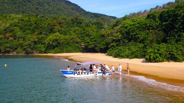A praia do Presídio, uma das sete praias da Ilha Anchieta, em Ubatuba - Reginaldo Pupo