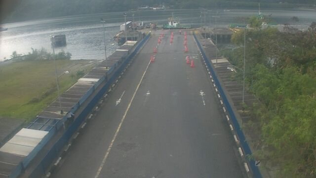 Fila de espera na travessia de balsa Bertioga-Guarujá