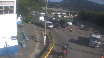 Balsa de Ilhabela tem tempo normal de espera nesta manhã de segunda (8)