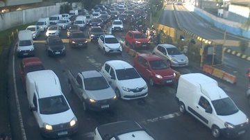 Fila de espera na travessia de balsa Santos-Guarujá