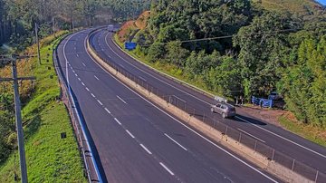 Boa visibilidade facilita trânsito na rodovia dos Tamoios nesta manhã de sexta (5)