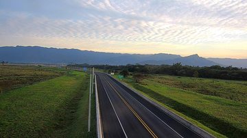 Confira as condições de tráfego da rodovia dos Tamoios nesta manhã de quarta (10)