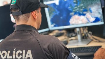 Policial durante as investigações da Operação Narco Sky,  criada para desmantelar organização criminosa internacional - Polícia Federal