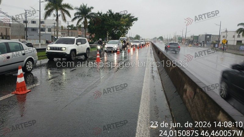 Engavetamento na rodovia Padre Manoel da Nóbrega