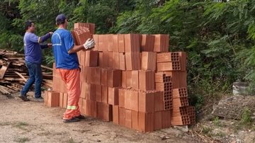 Fiscalização apreende materiais de obra irregular em São Sebastião