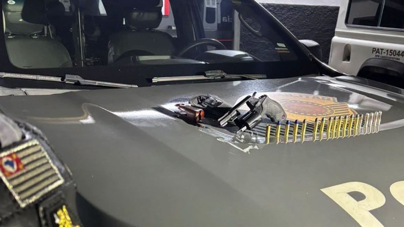 Homem é preso com arma e munições no Perequê-Mirim em Caraguatatuba
