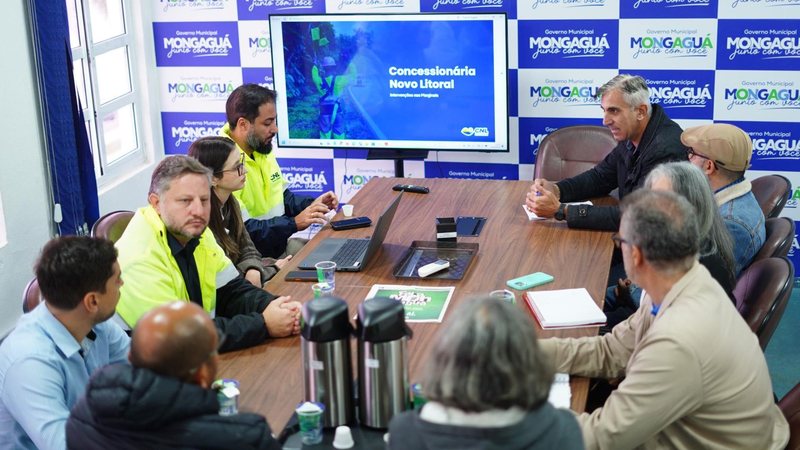 Reunião que ocorreu no Paço Municipal com representantes da CNL e da prefeitura