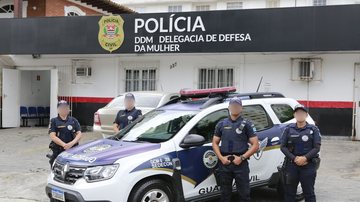 Mulher foge de cárcere privado e denuncia agressão de companheiro, em Guarujá