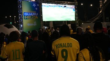 Praça 14 Bis transmite Brasil x Japão em telão, no Guarujá