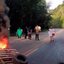 Moradores em protesto na rodovia Rio-Santos, com queima de madeiras e pneus