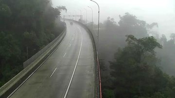 Rodovia dos Tamoios amanhece com garoa e neblina nesta terça (16)