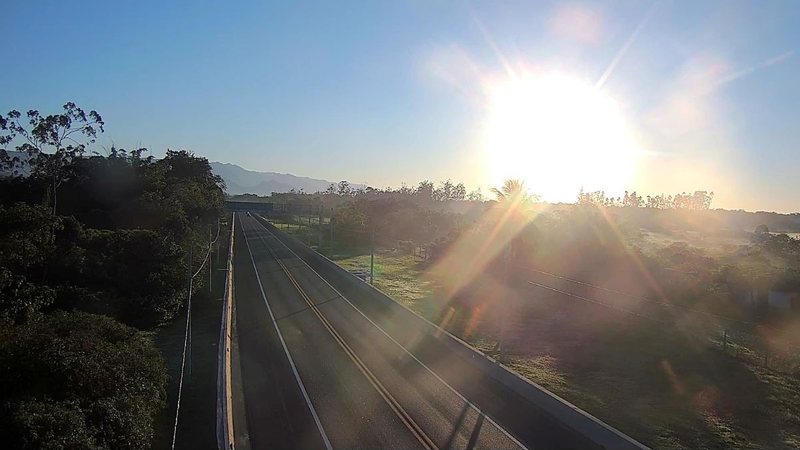 Rodovia dos Tamoios registra fluxo totalmente livre na manhã do domingo (7)