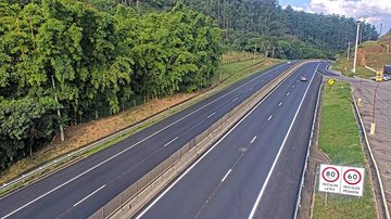 Rodovia dos Tamoios tem boa visibilidade neste fim de tarde de segunda (1)