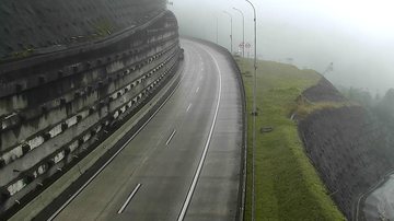 Rodovia dos Tamoios tem fluxo livre, mas neblina exige atenção