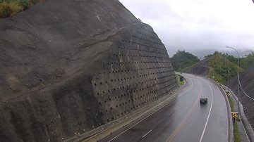 Rodovia dos Tamoios tem garoa e neblina nesta manhã de quinta (4)