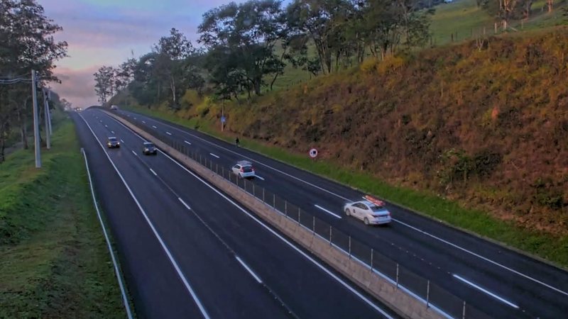 Rodovia dos Tamoios tem trânsito livre nesta manhã de segunda-feira (22)