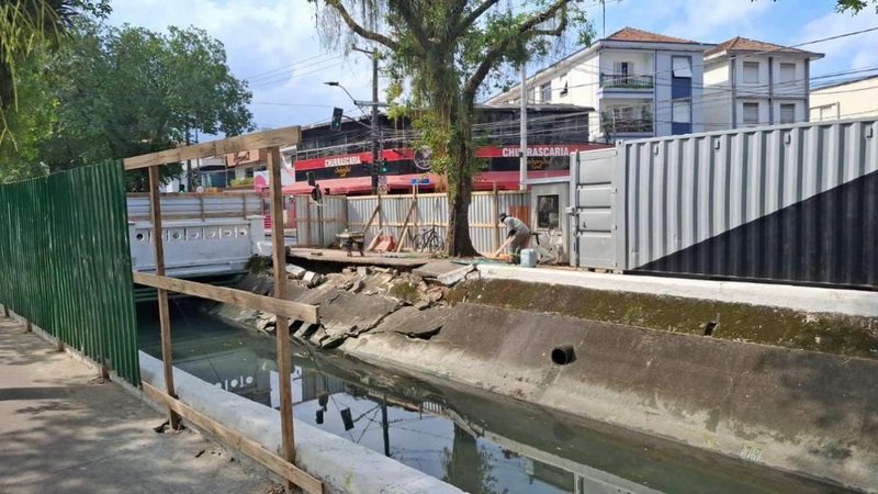 Santos inicia recuperação de trecho do canal 4 danificado por fortes chuvas