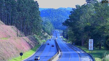 Tempo ensolarado facilita tráfego na rodovia dos Tamoios nesta manhã de terça (2)