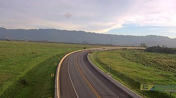 Trânsito na rodovia dos Tamoios flui bem nesta manhã de segunda (29)