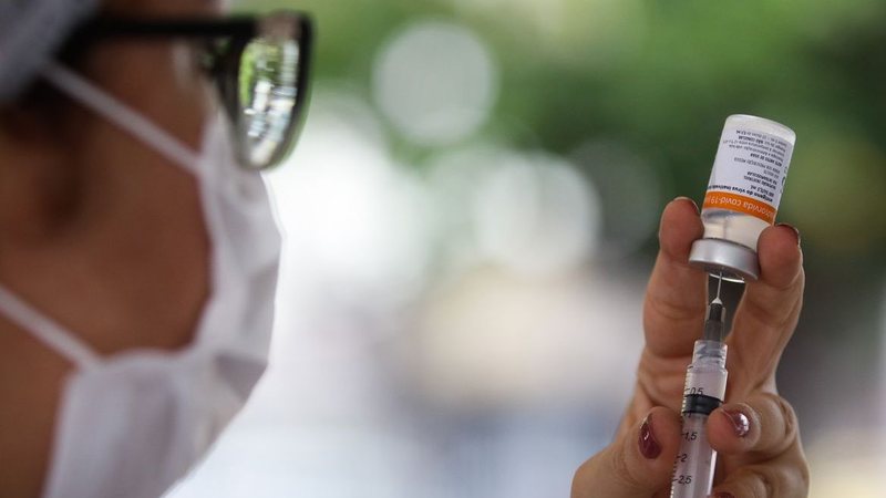 Anvisa determina atualização de vacinas contra a covid-19
