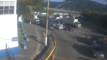 Balsa de Ilhabela opera com cinco embarcações nesta manhã de segunda (20)