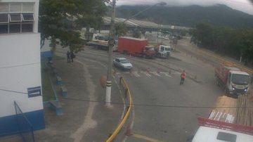 Balsa de Ilhabela opera com seis embarcações nesta manhã de segunda (6)